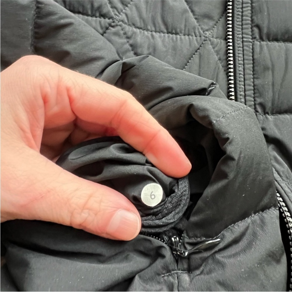 Lululemon Fluffed Up Vest in Black Size 6 - Picture 5 of 6